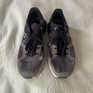 women’s on cloud tennis shoes purple size 8.5